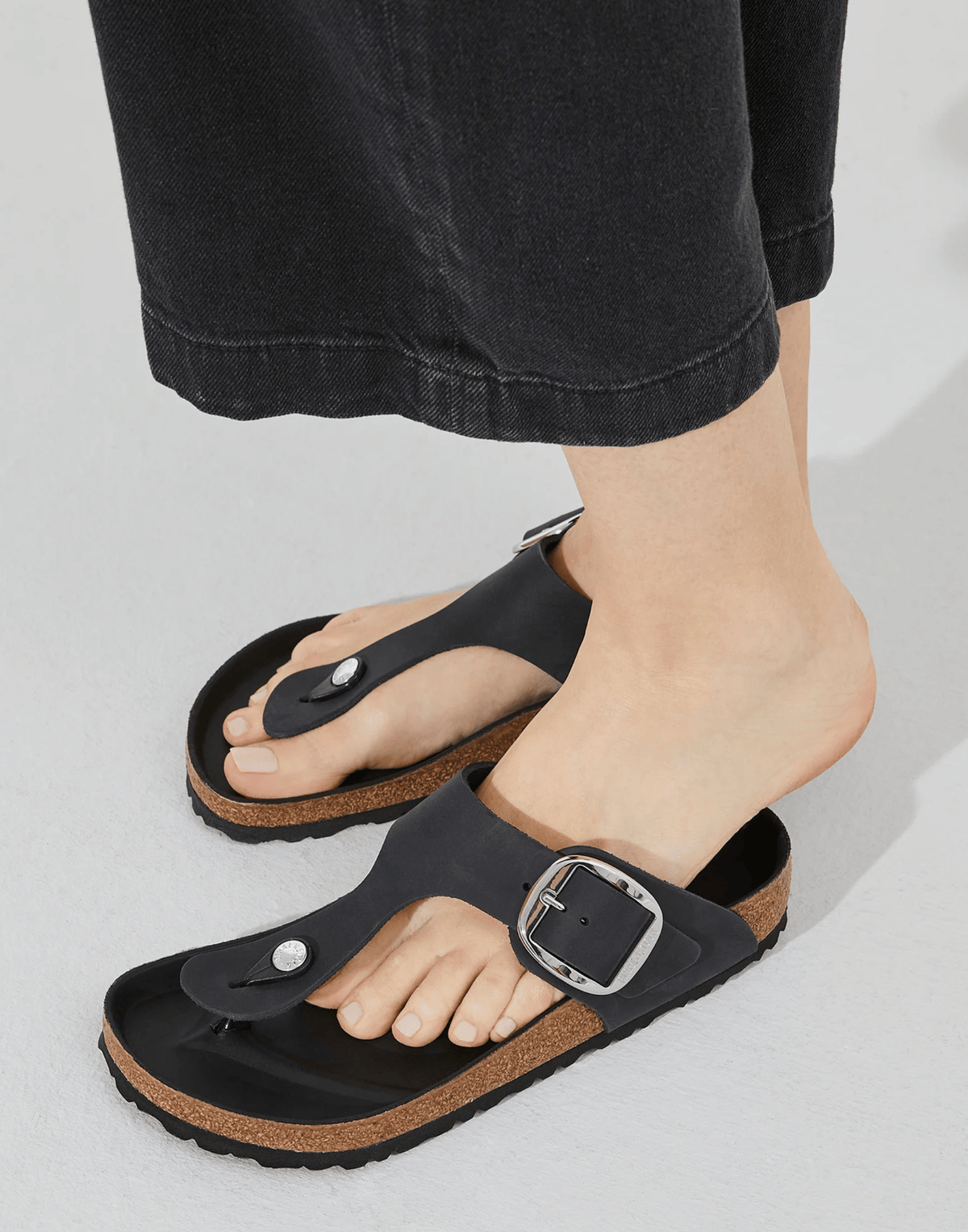 Regular Black Oiled Leather Big Buckle Gizeh Sandals