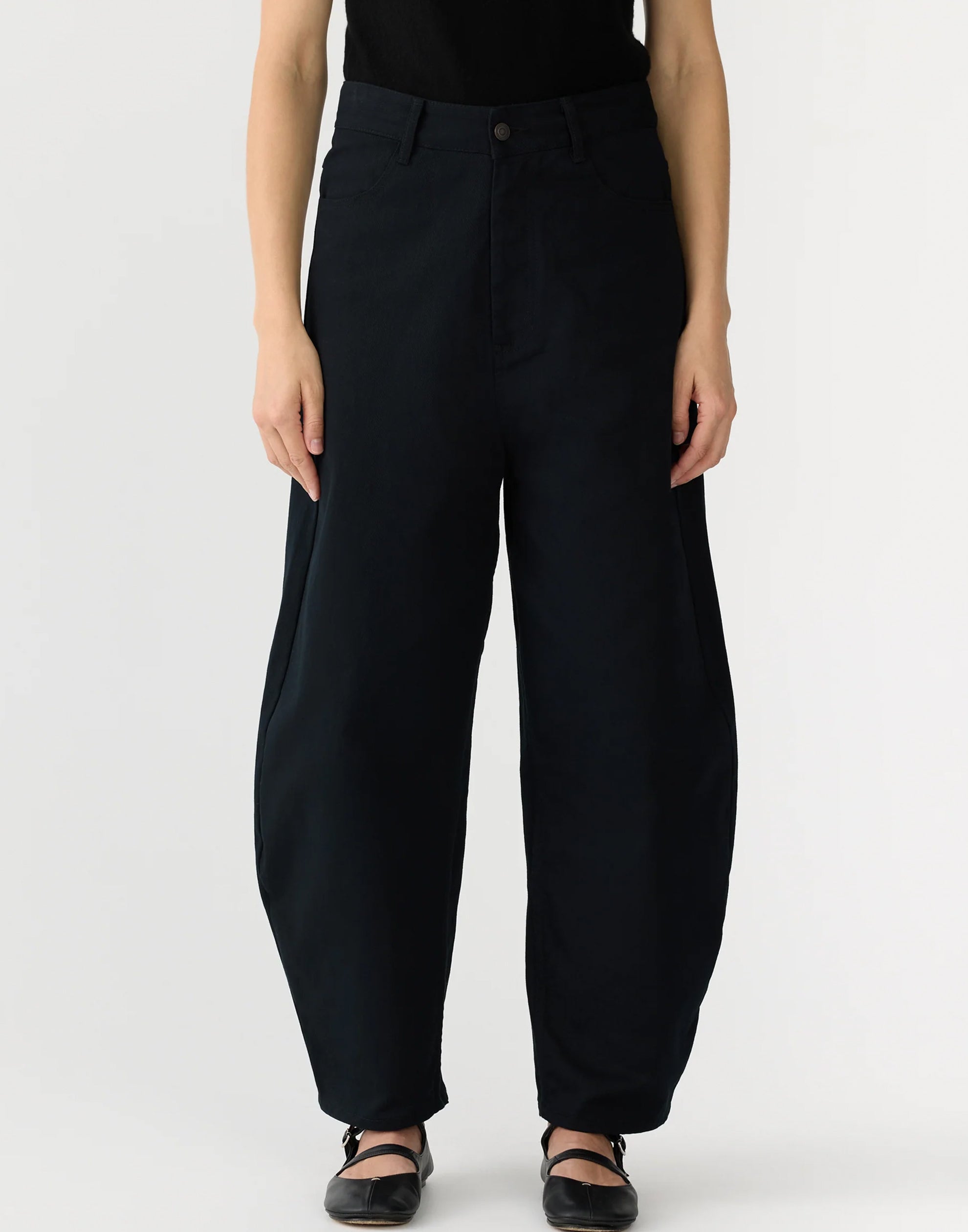 bassike-black-cotton-twill-barrel-leg-pants.jpeg