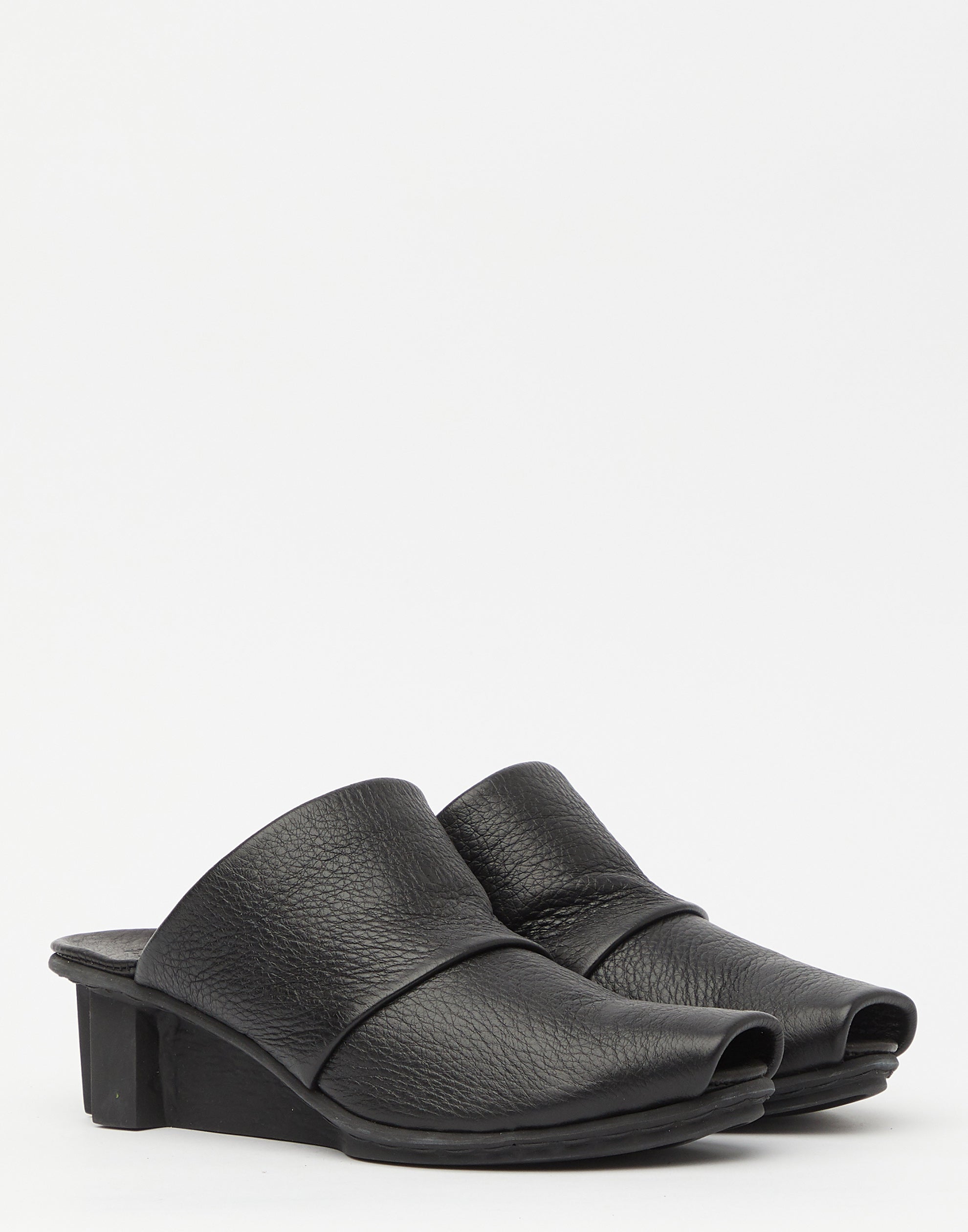 Black Leather Enjoy Alb Sandals