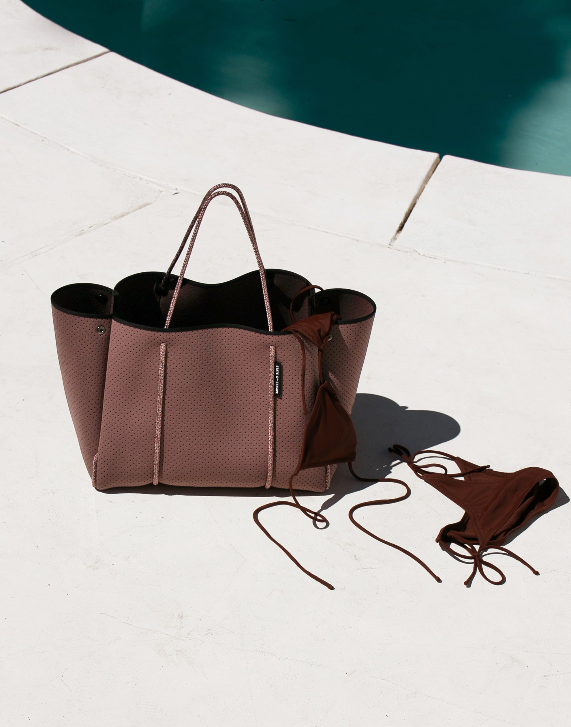 Peppercorn Escape Tote