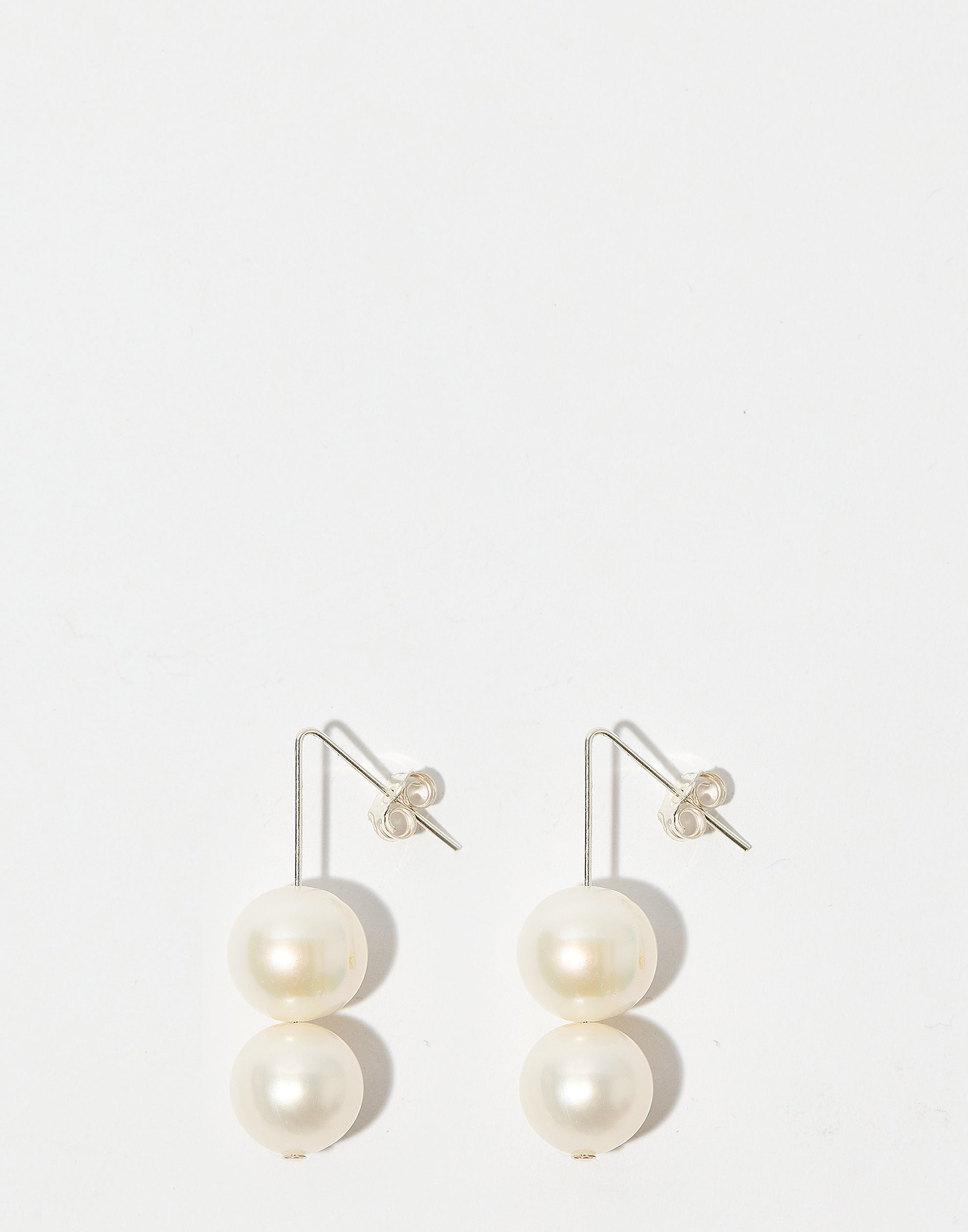 vermeer-studio-freshwater-pearl-silver-henri-earrings.jpeg