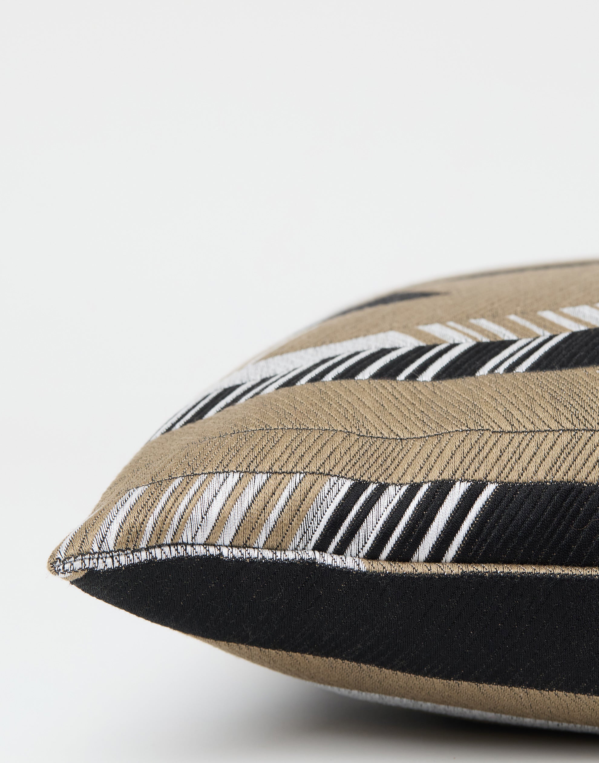 Raffia 48 Cushion 40cm x 40cm