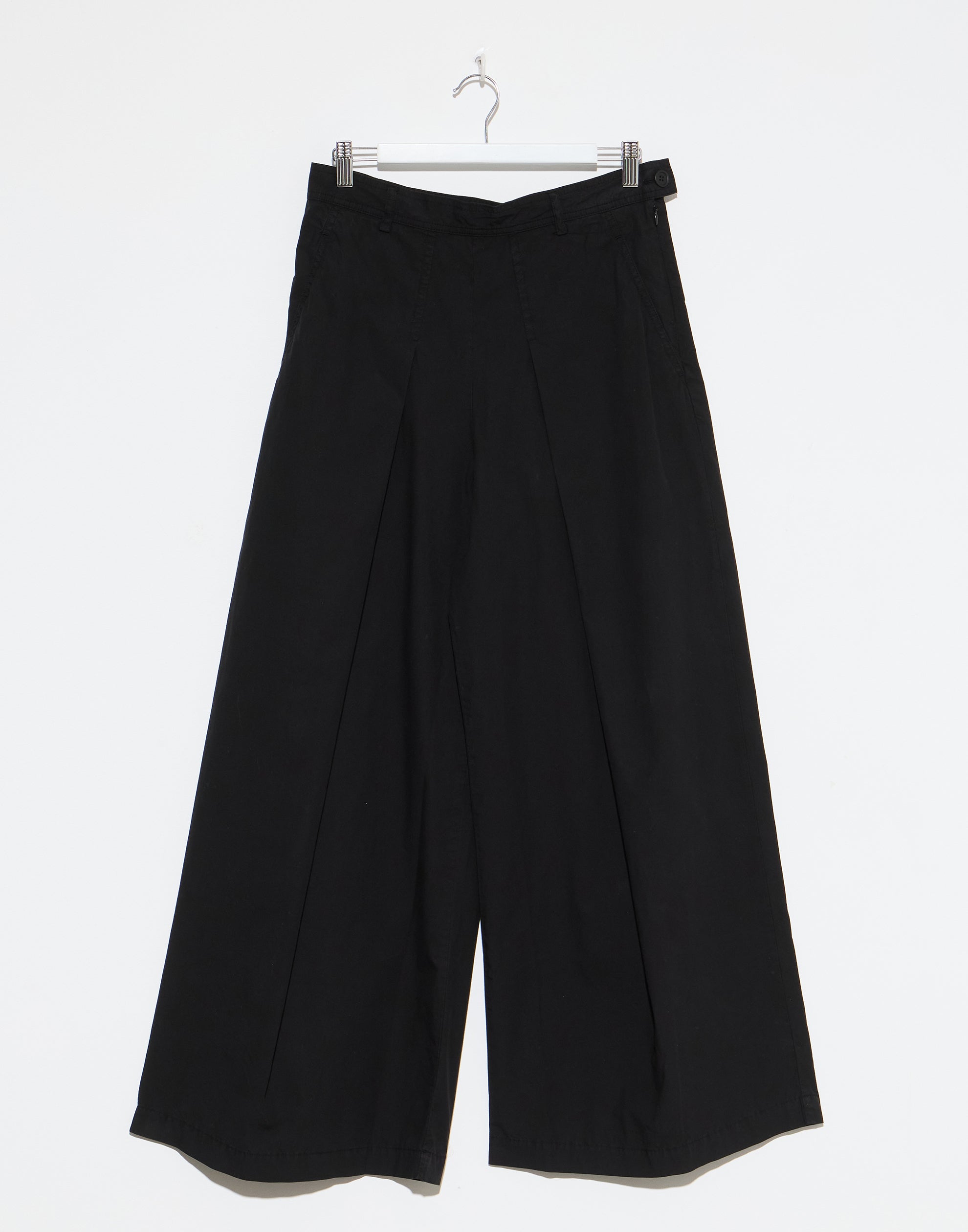rundholz-black-label-black-cotton-front-pleat-trousers.jpeg