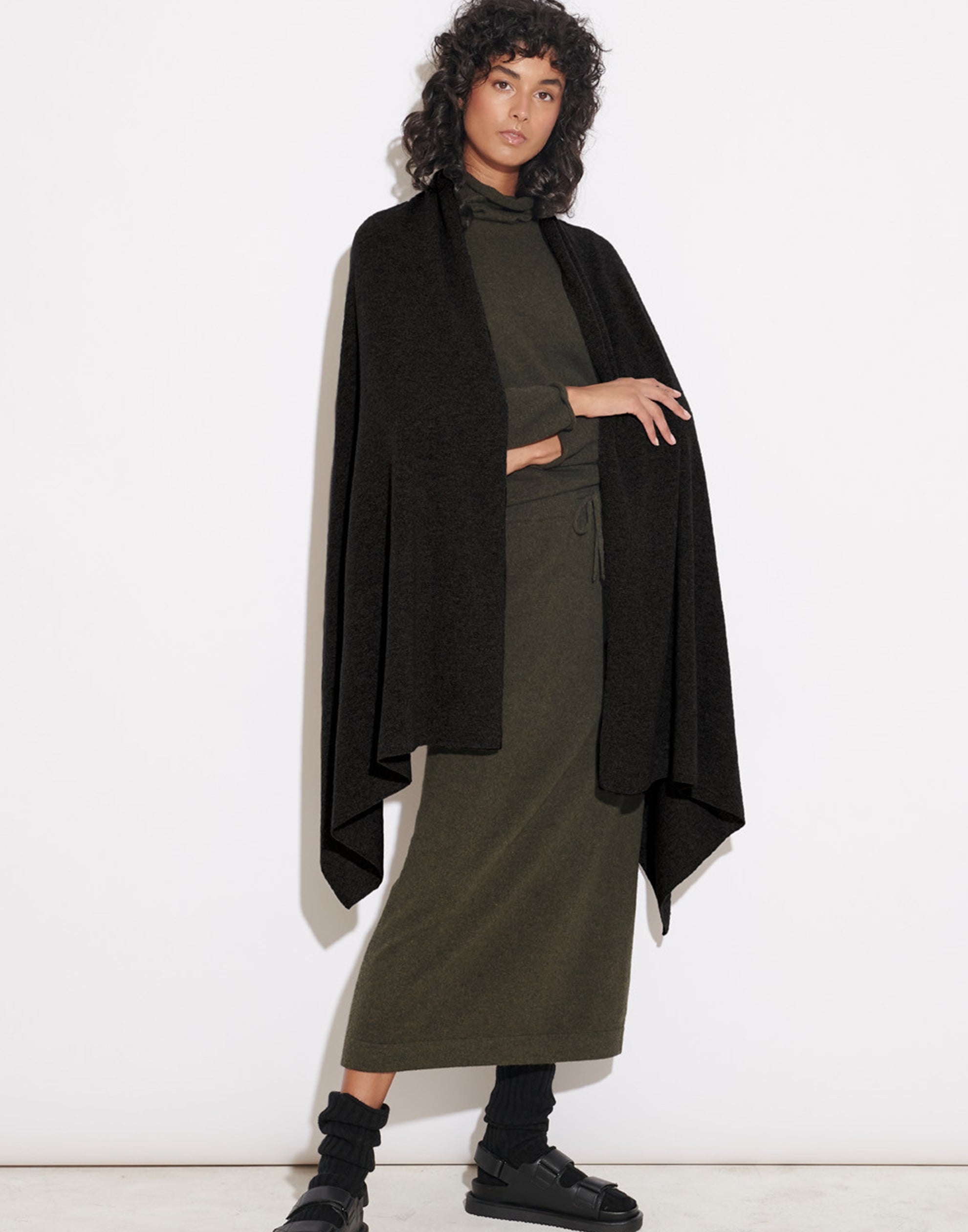 Black Cashmere Oversized Travel Wrap