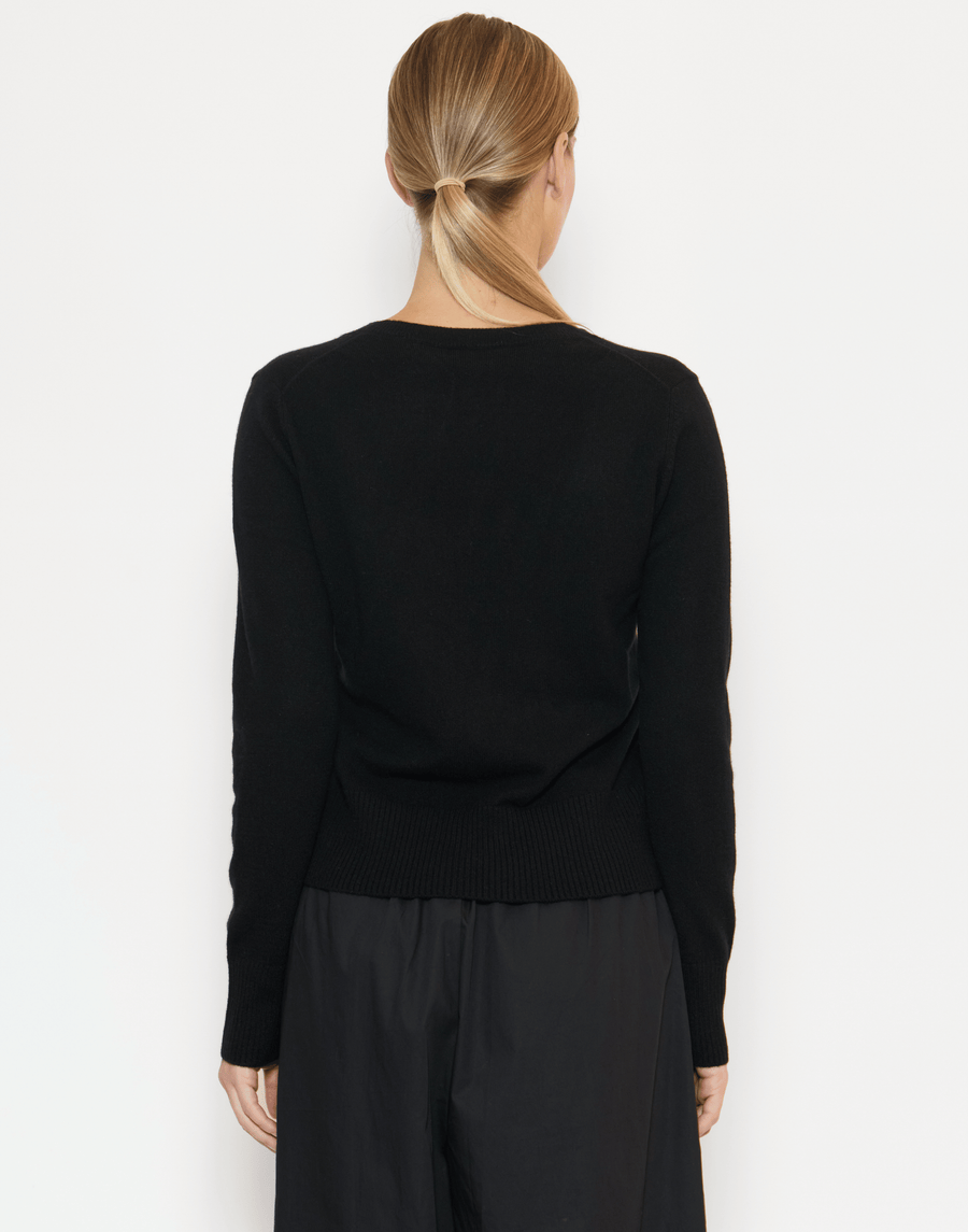 Black Cashmere Essential V Neck Pullover