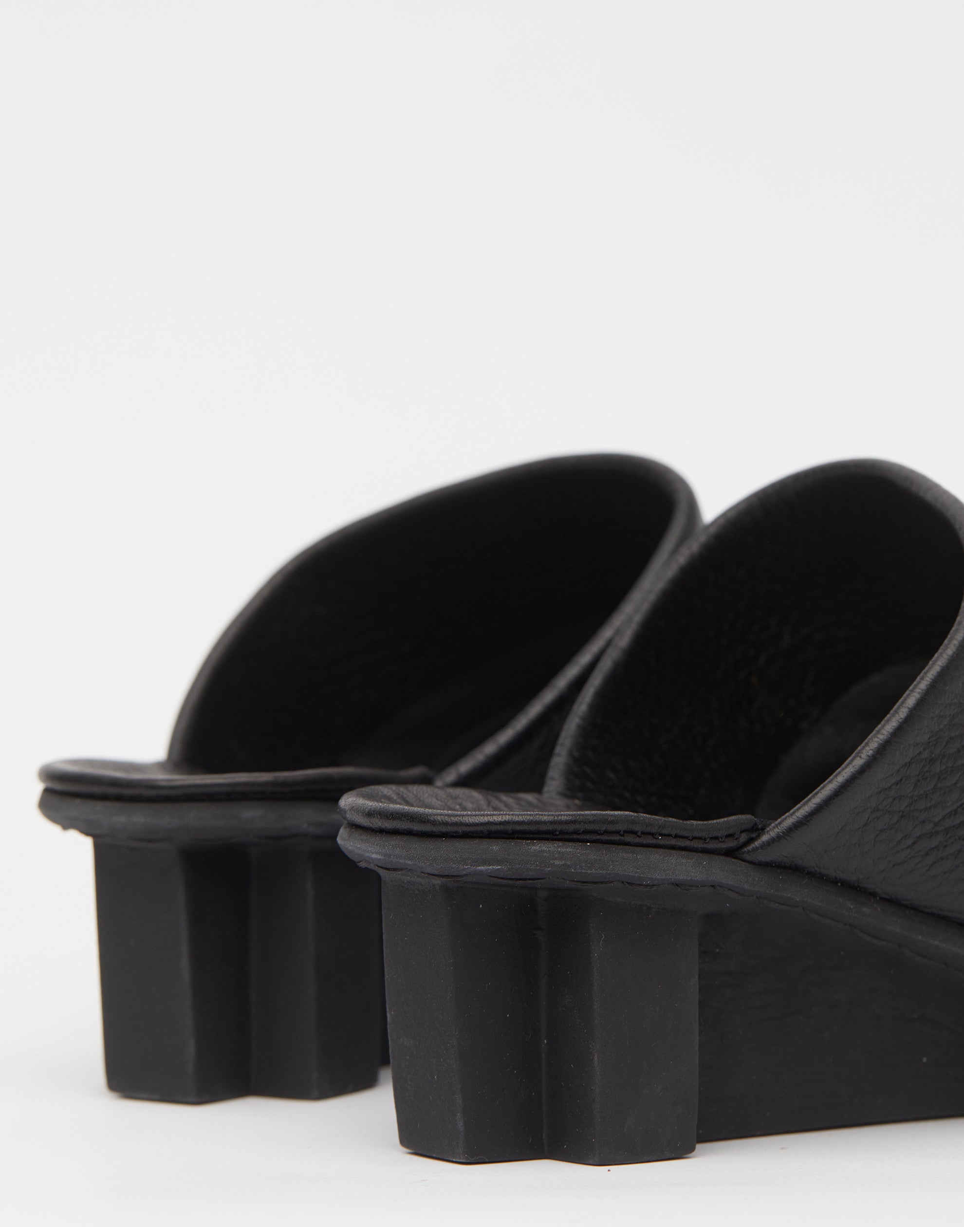Black Leather Enjoy Alb Sandals