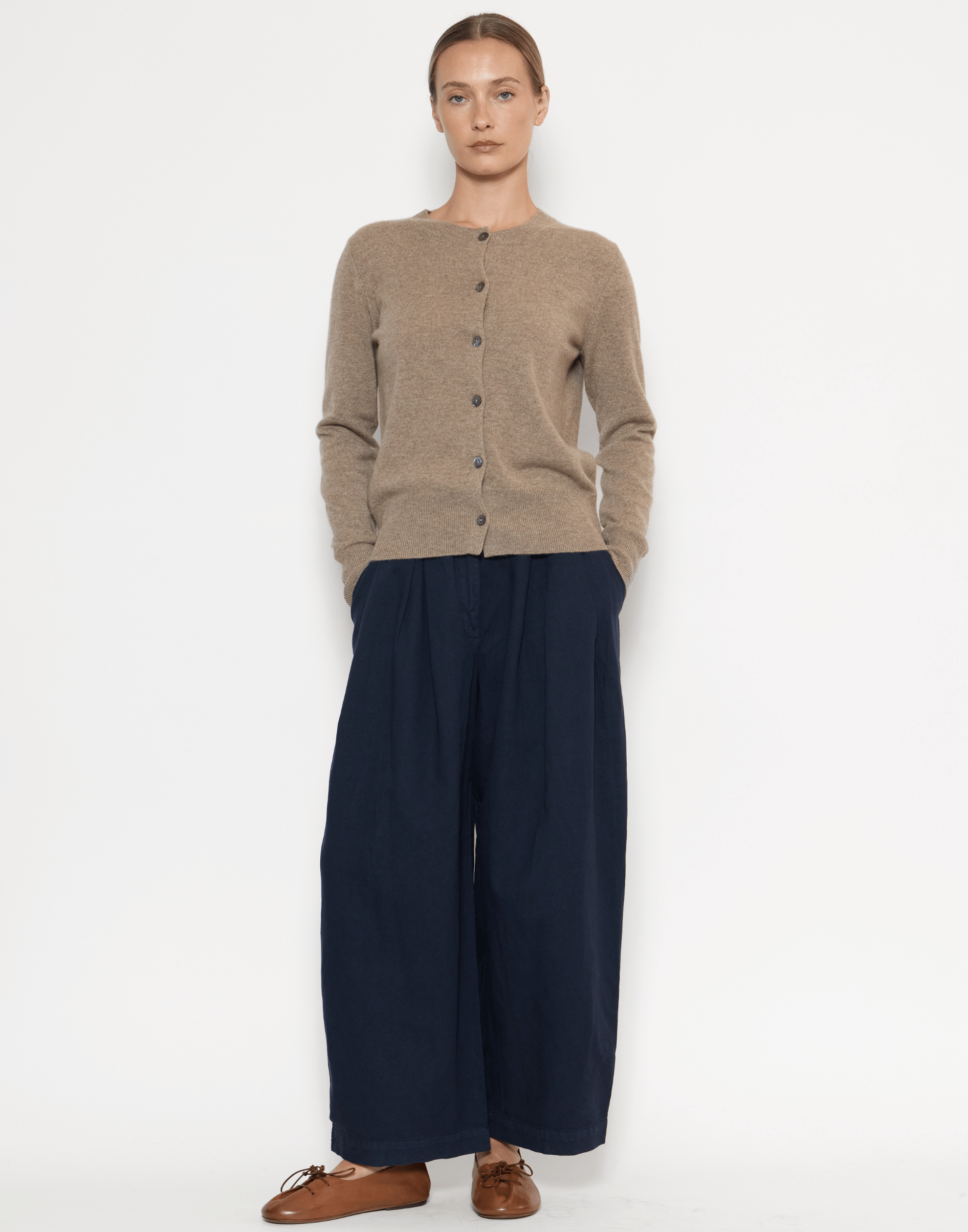 Shiitake Raw Cashmere Crew Neck Cardigan