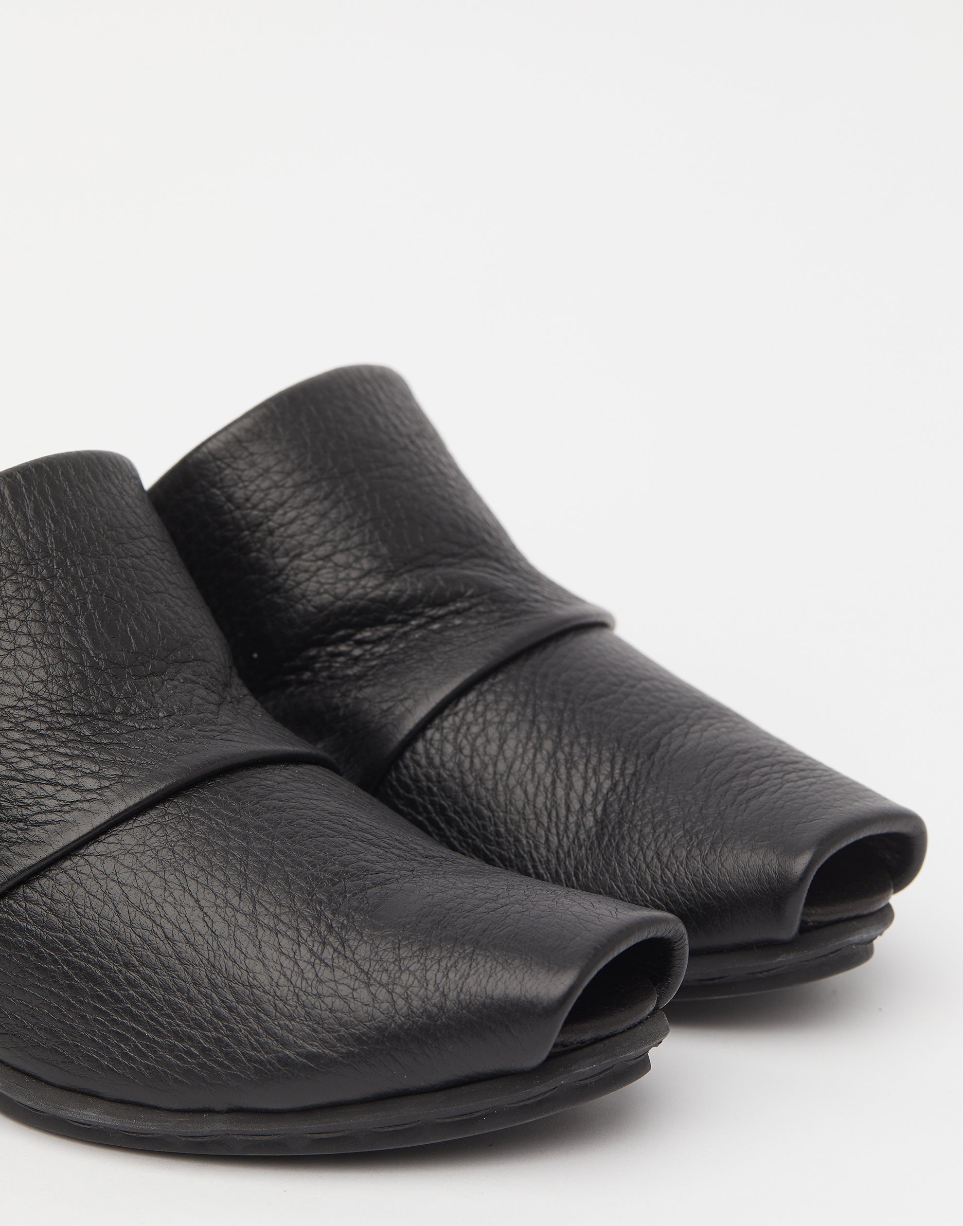 Black Leather Enjoy Alb Sandals