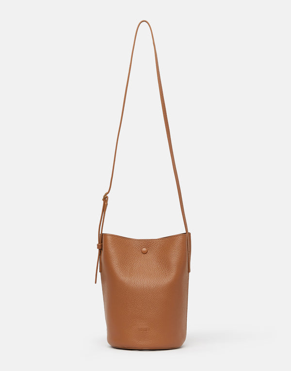 yu-mei-toffee-leather-phoebe-bucket-bag.jpeg