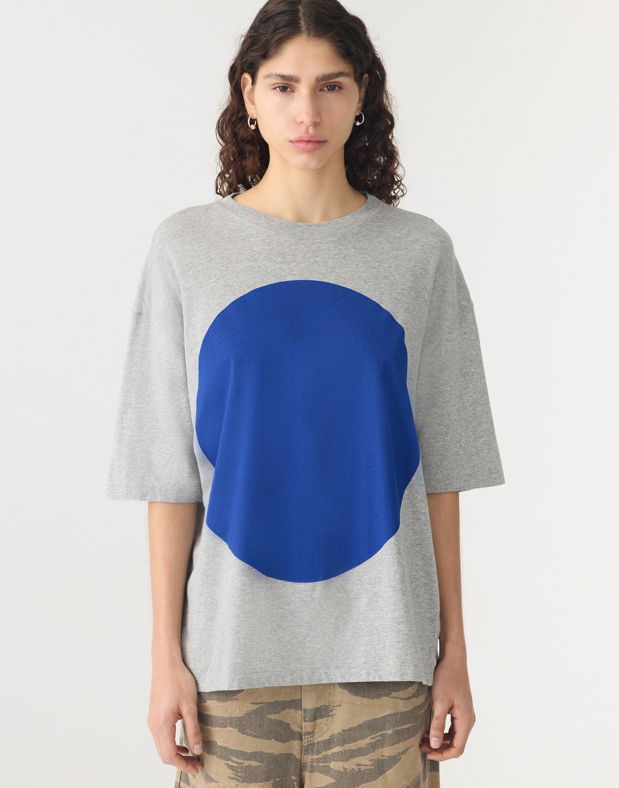 bassike-grey-cobalt-blue-cotton-slouch-dot-t-shirt.jpeg