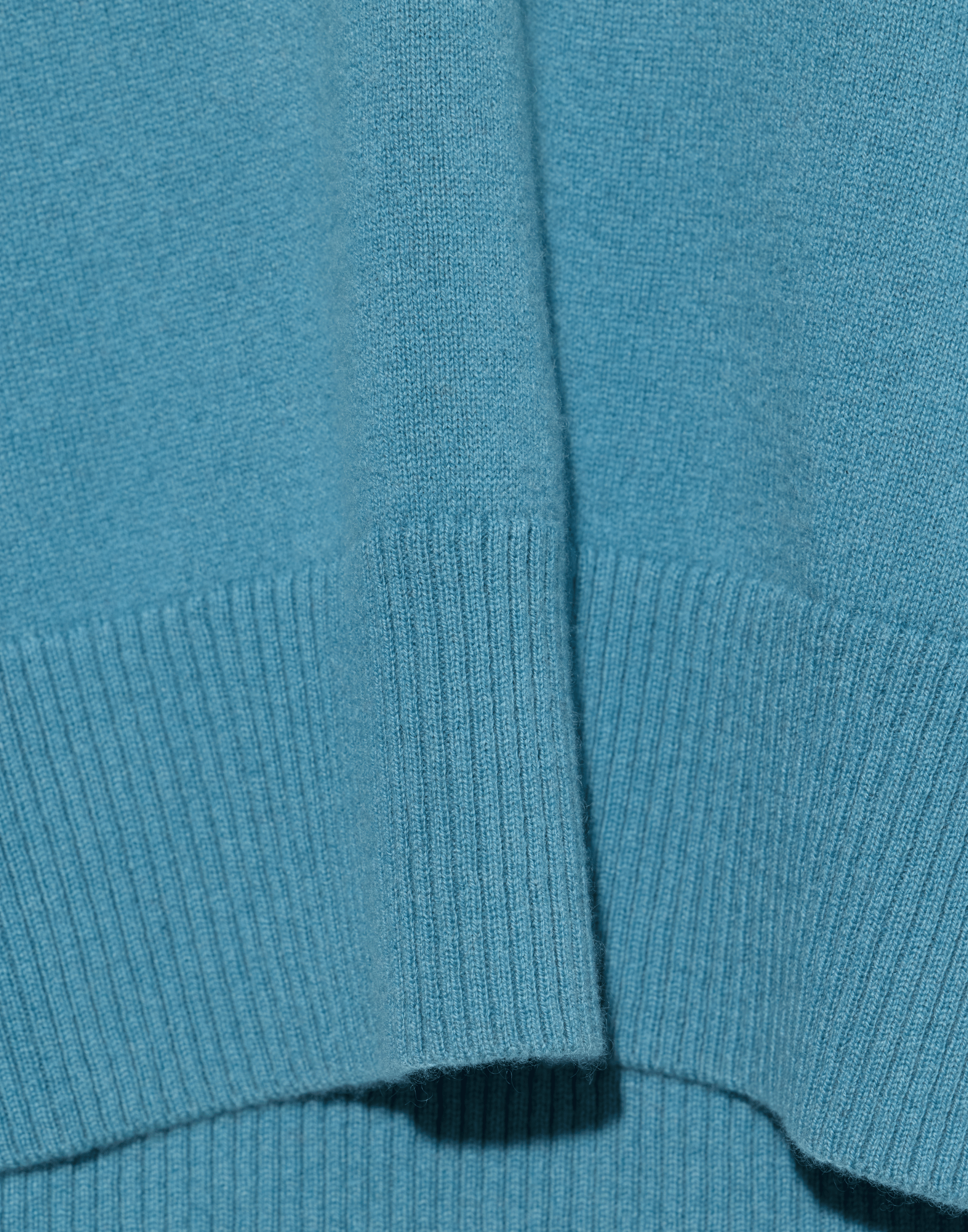 Lake Blue Cashmere Essential V Neck Pullover